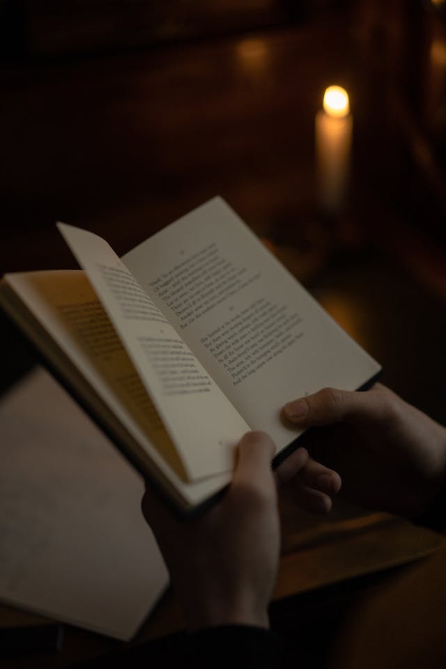 Less Glare, More Calm: Reading Light That Loves You Back