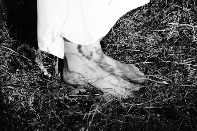 Carbon vs Silver: Care, Stain Resistance & Skin Contact