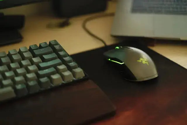Desk-Grounding-Mats-vs-Bed-Grounding-Mats-Benefits-Setup-Use-Cases Earthbound™