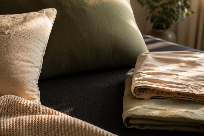 Grounding Mattress Cover vs Sheets: Which One Is Right for You? 