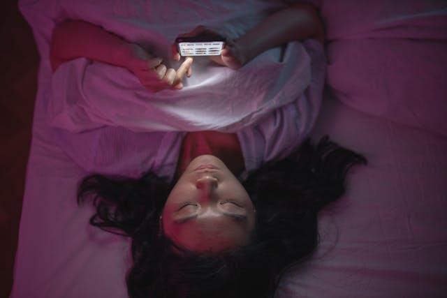 Screens After Dinner: Finding the Middle Path