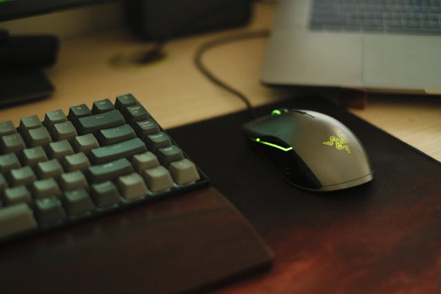 Desk Grounding Mats vs Bed Grounding Mats: Benefits, Setup & Use Cases