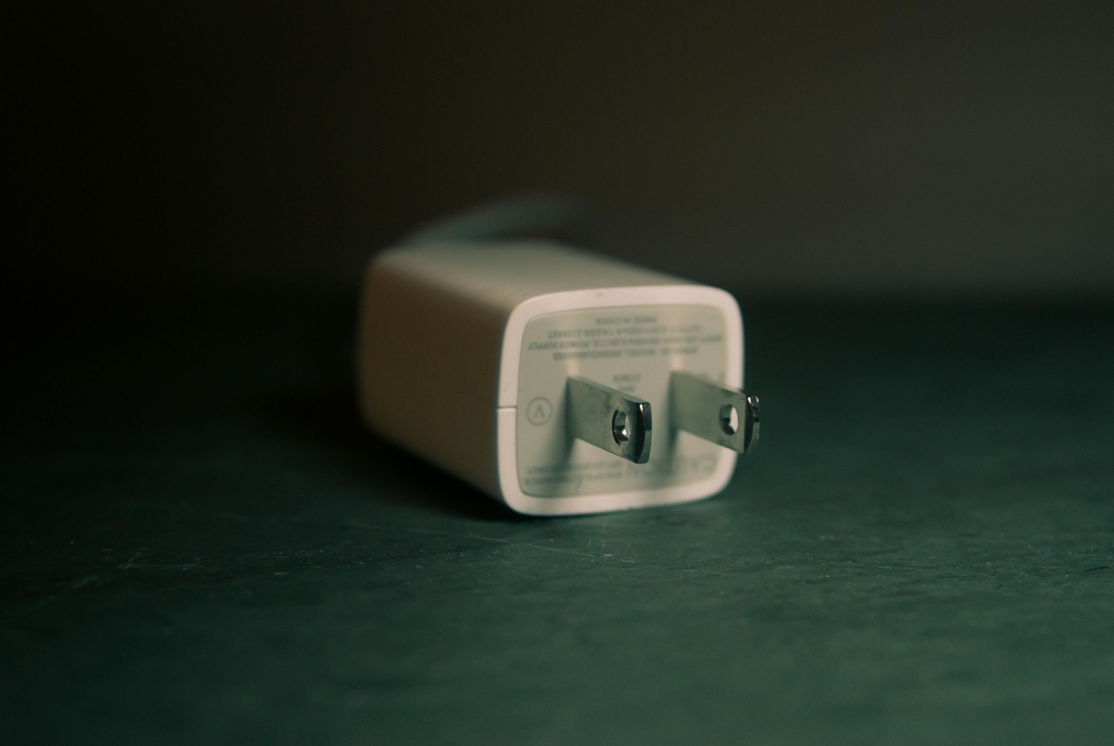 Outlet Testers vs Multimeters: Which Should You Use for Grounding?